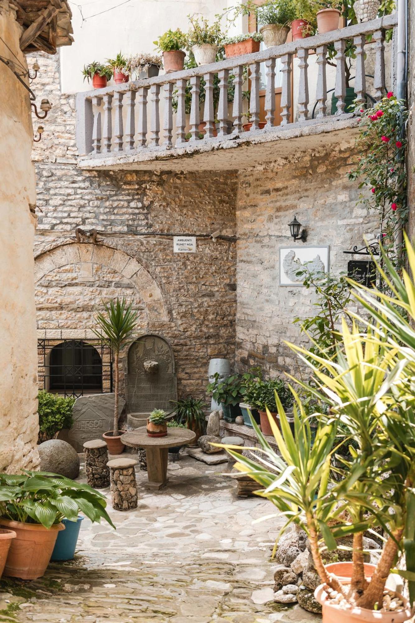 Dam Stone Boutique Hotel Gjirokastër Eksteriør billede